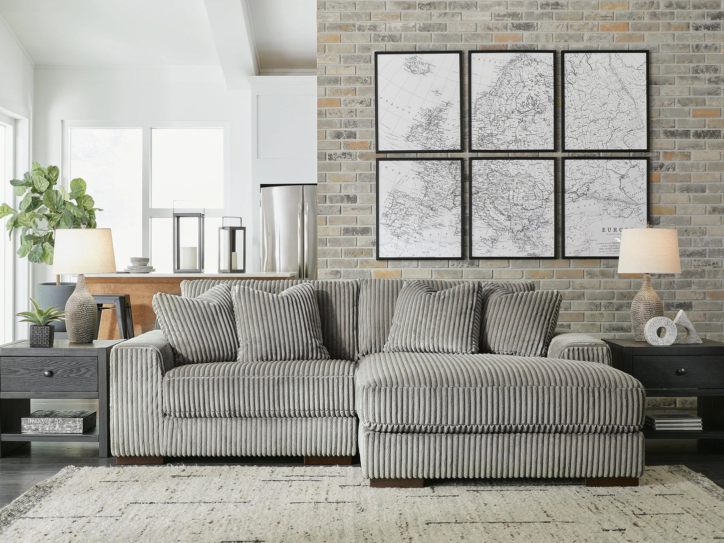 Lindyn 2-Piece Sectional with Chaise