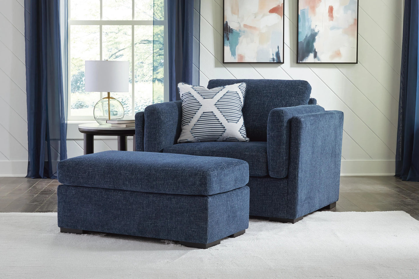 Sillón y otomana grandes Evansley