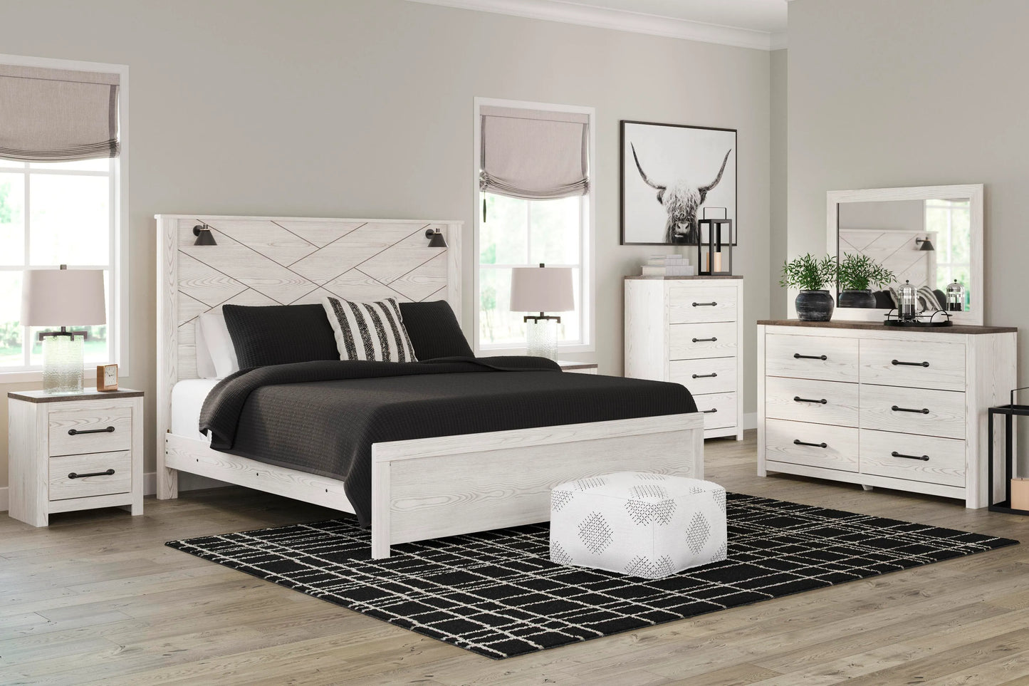 Cama con paneles Gerridan King, cómoda, espejo, arcón y 2 mesitas de noche