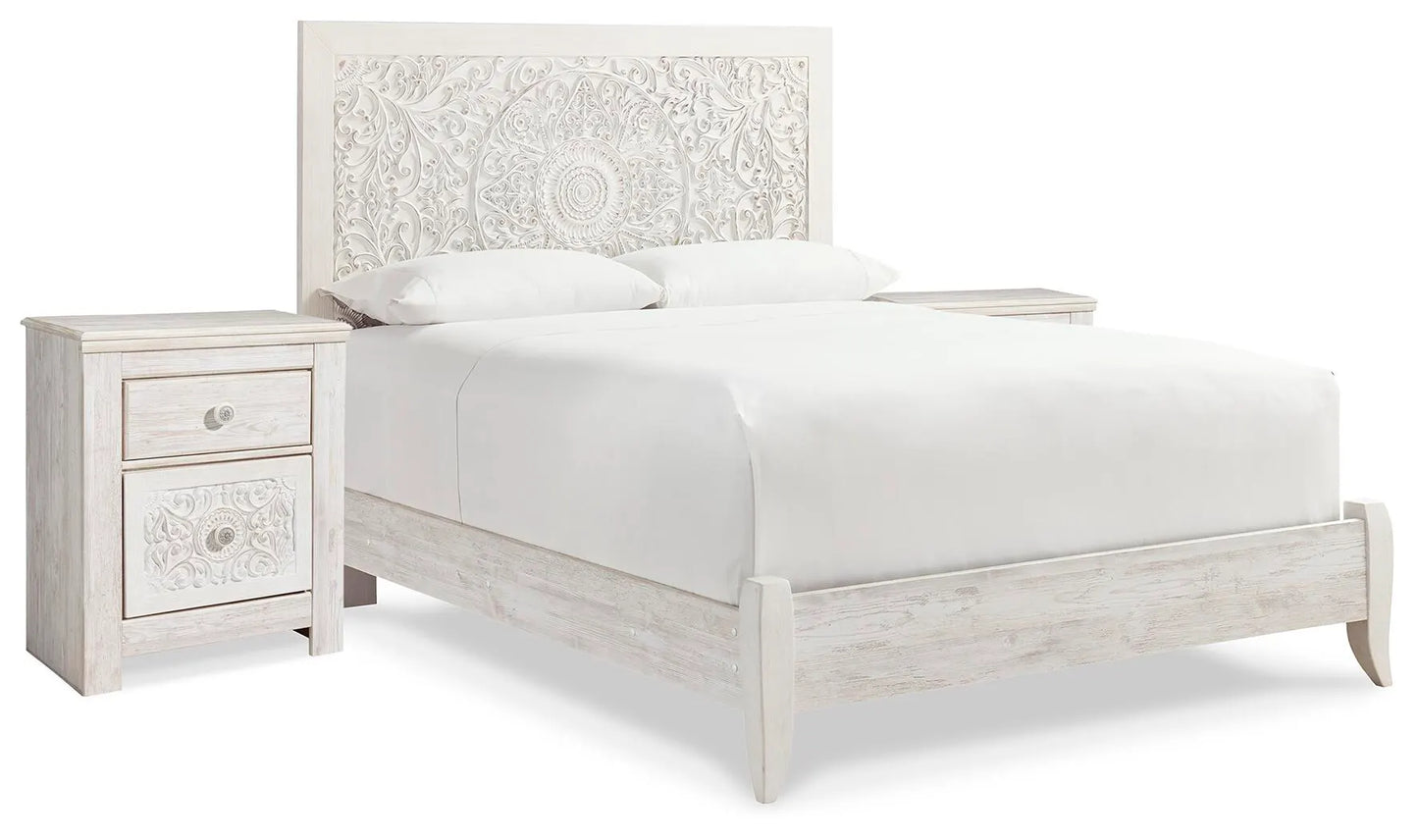 Cama Queen con Panel Paxberry y 2 Mesitas de Noche