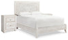 Cama Queen con Panel Paxberry y 2 Mesitas de Noche