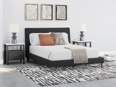 Cama tapizada tamaño Queen Cadmori con somier de láminas