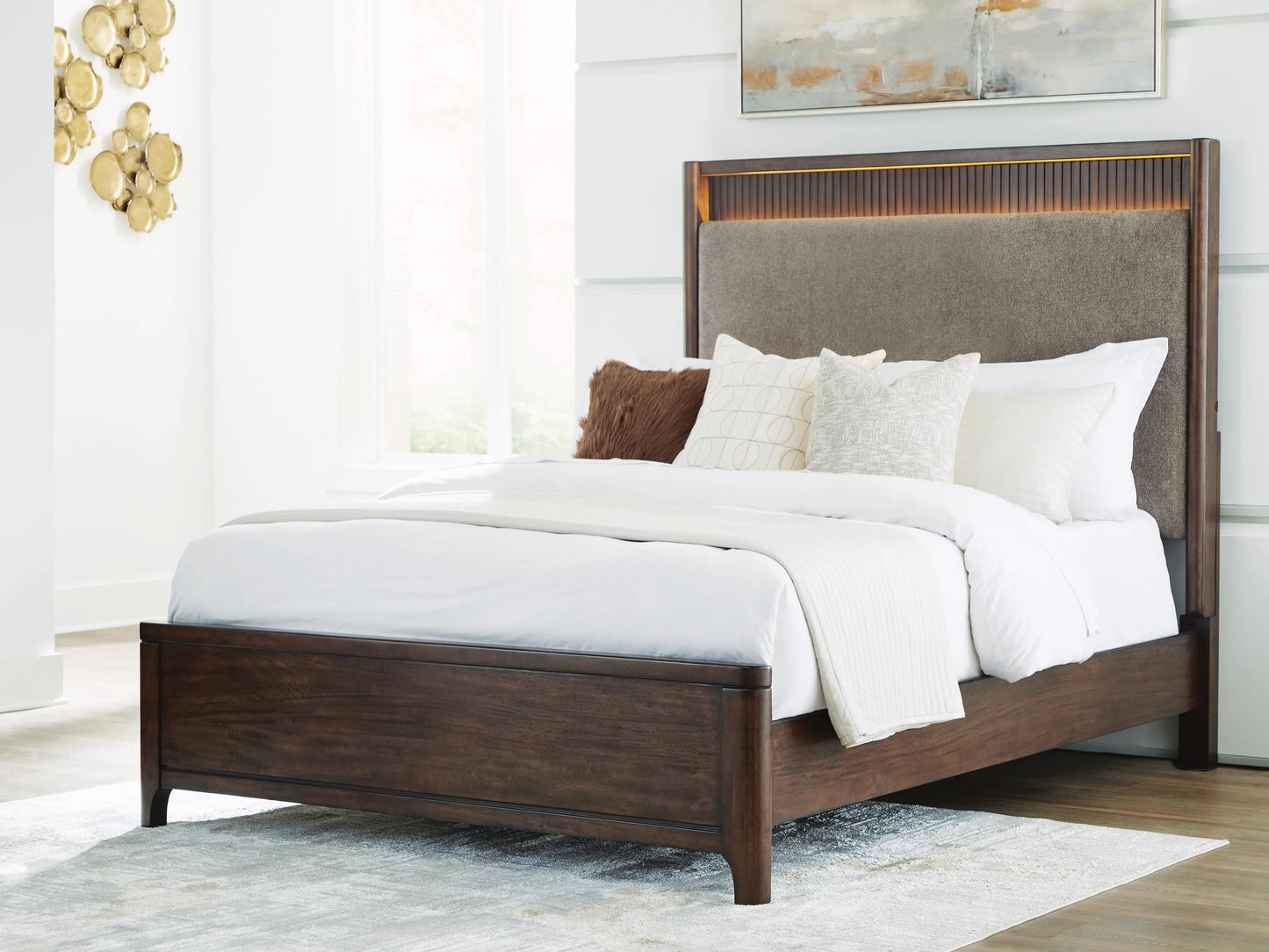 Cama de paneles tapizada Queen Korestone