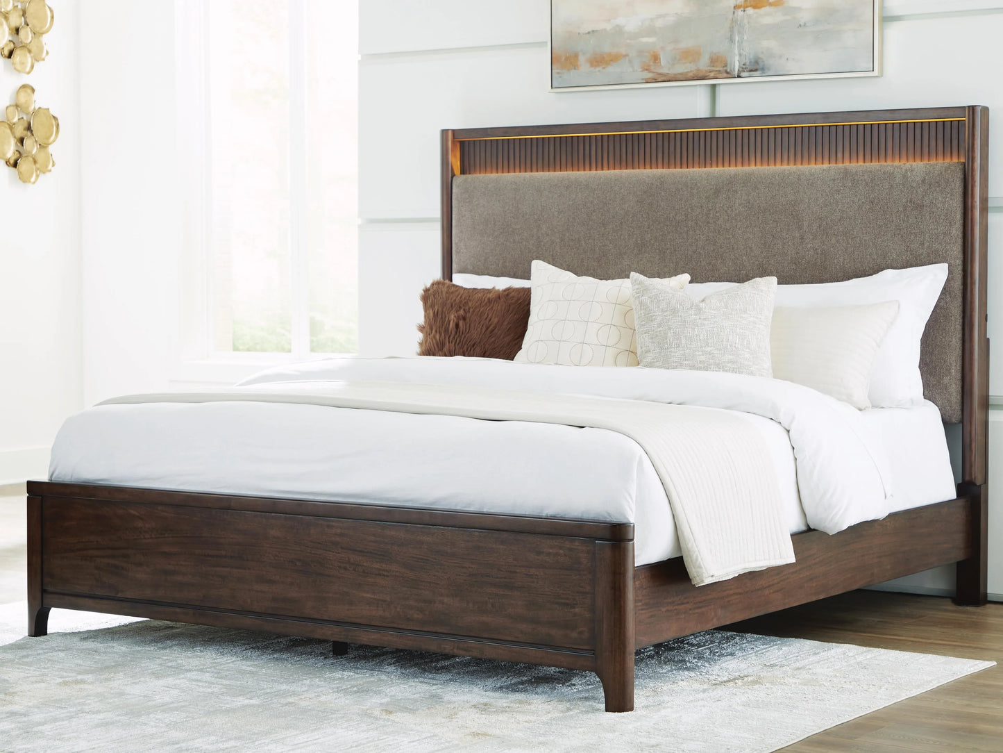 Cama Korestone California King tapizada con paneles
