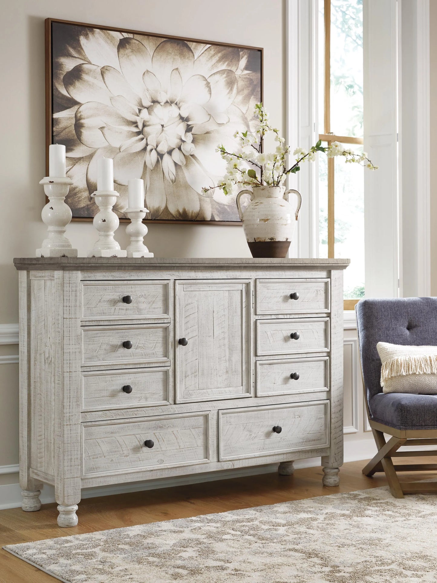 Havalance Dresser