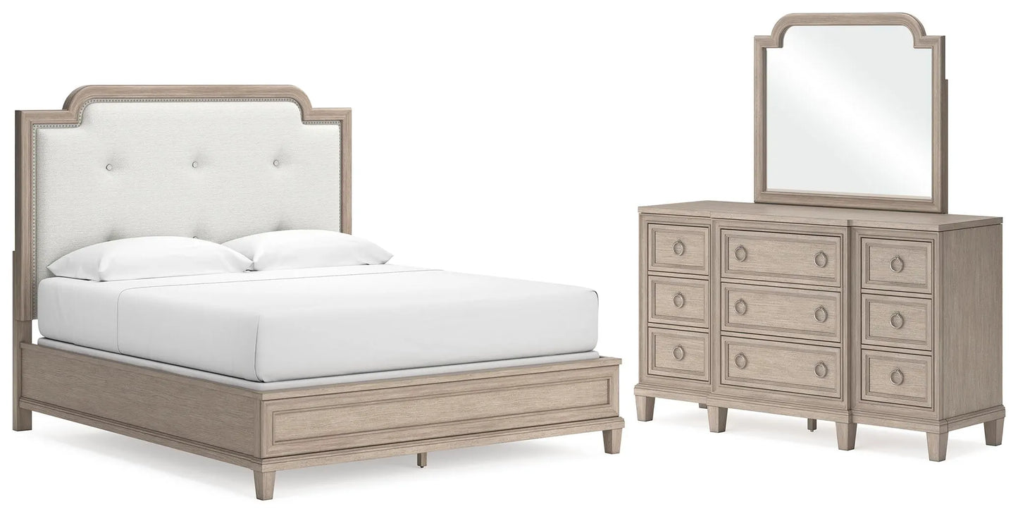 Cama de panel tapizada tamaño King, cómoda y espejo Jorlaina