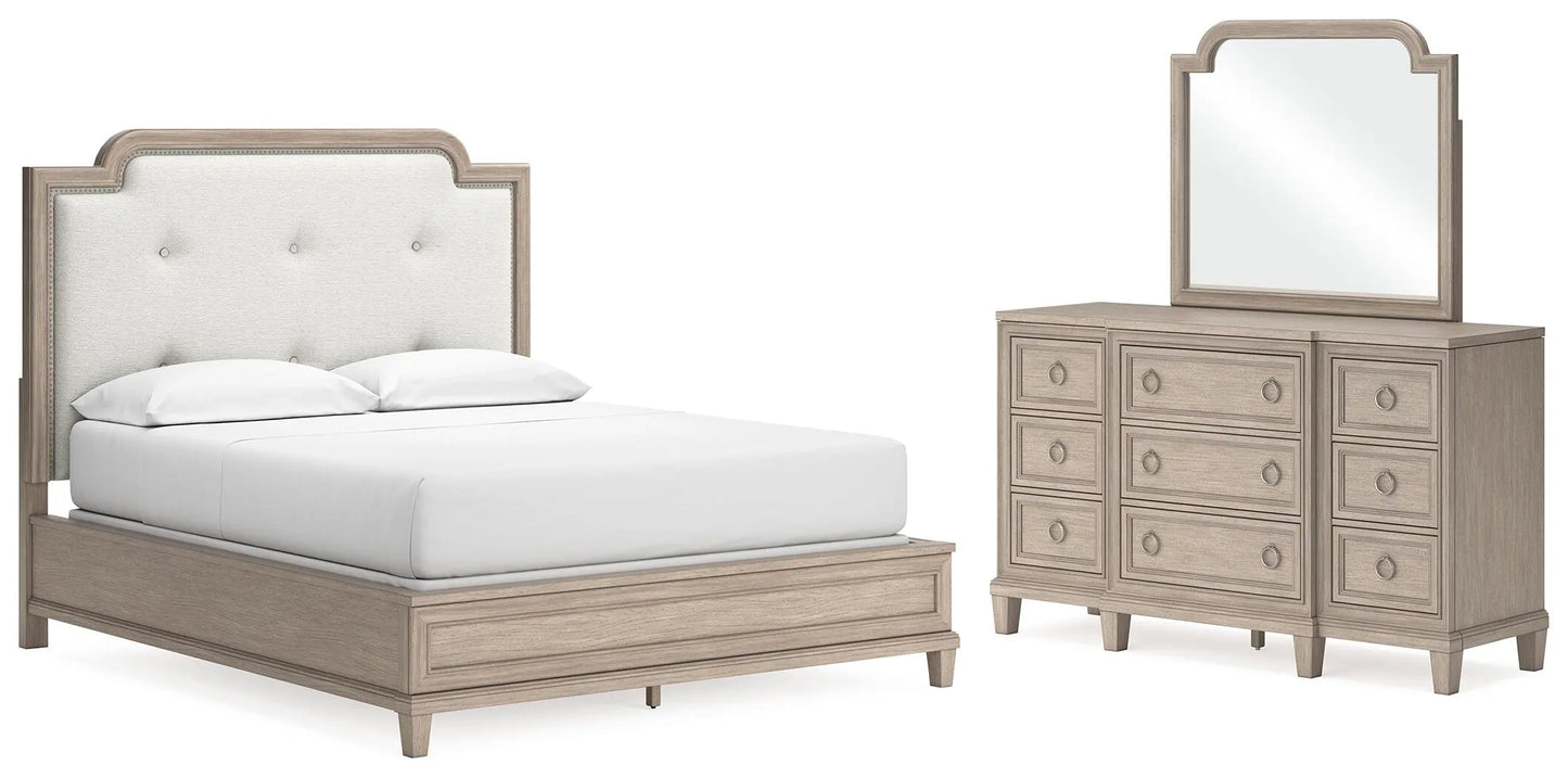 Cama con paneles tapizados, tocador y espejo California King Jorlaina