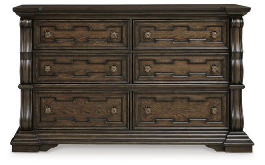 Maylee Dresser