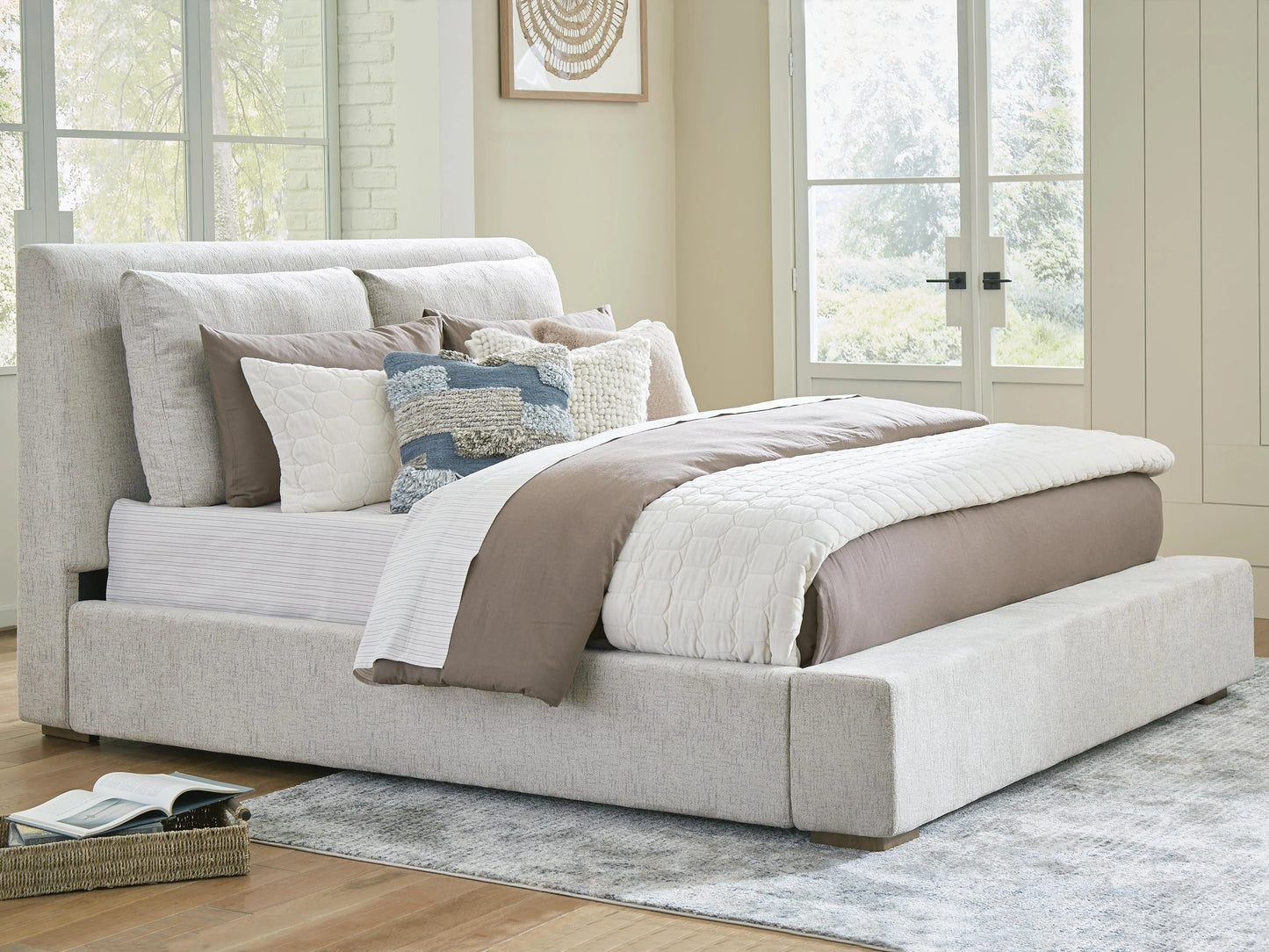 Cama tapizada tamaño King Cabalynn