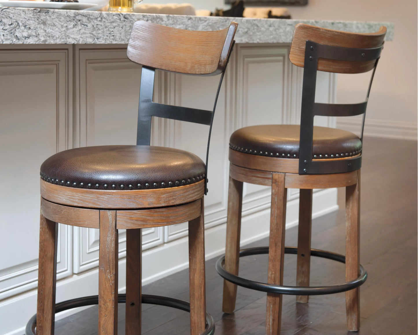 Pinnadel Counter Height Bar Stool (Set of 2)