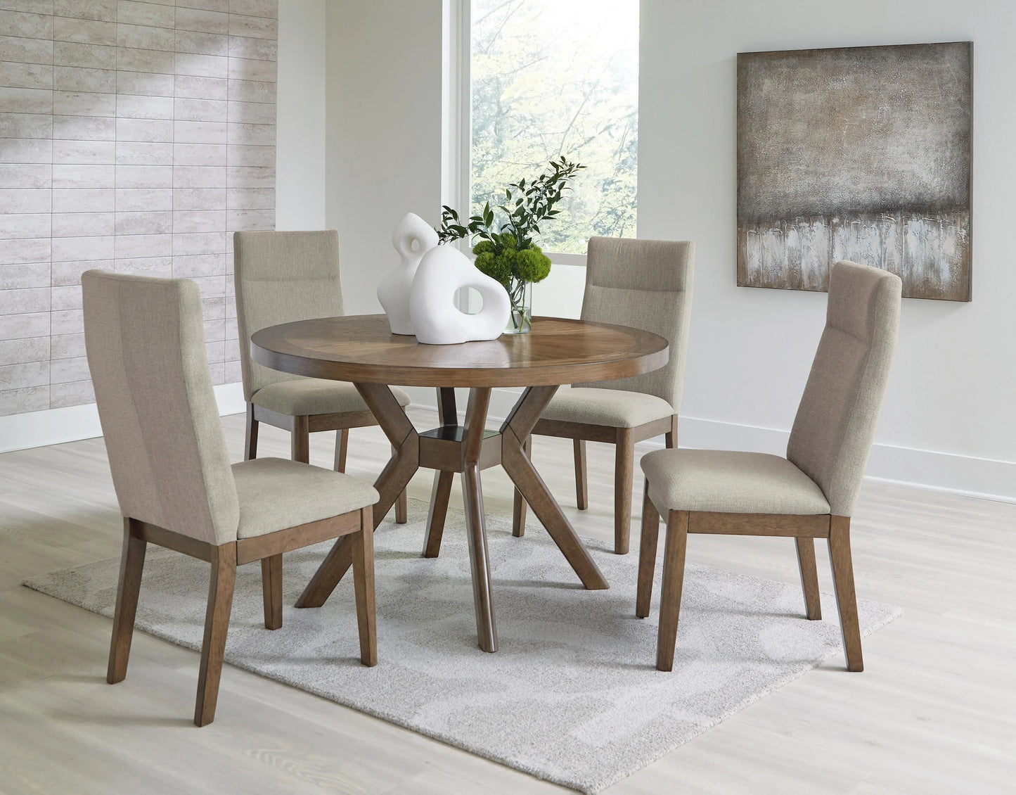 Mesa de comedor Roanhowe y 4 sillas