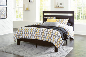 Cama con plataforma Finch Queen Panel