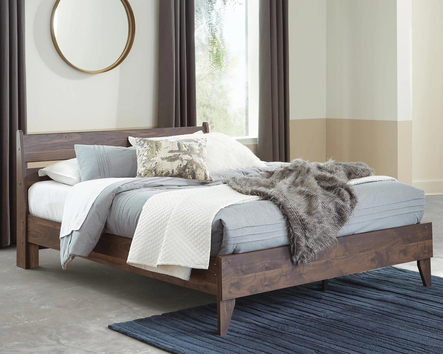 Cama de plataforma Calverson Queen Panel