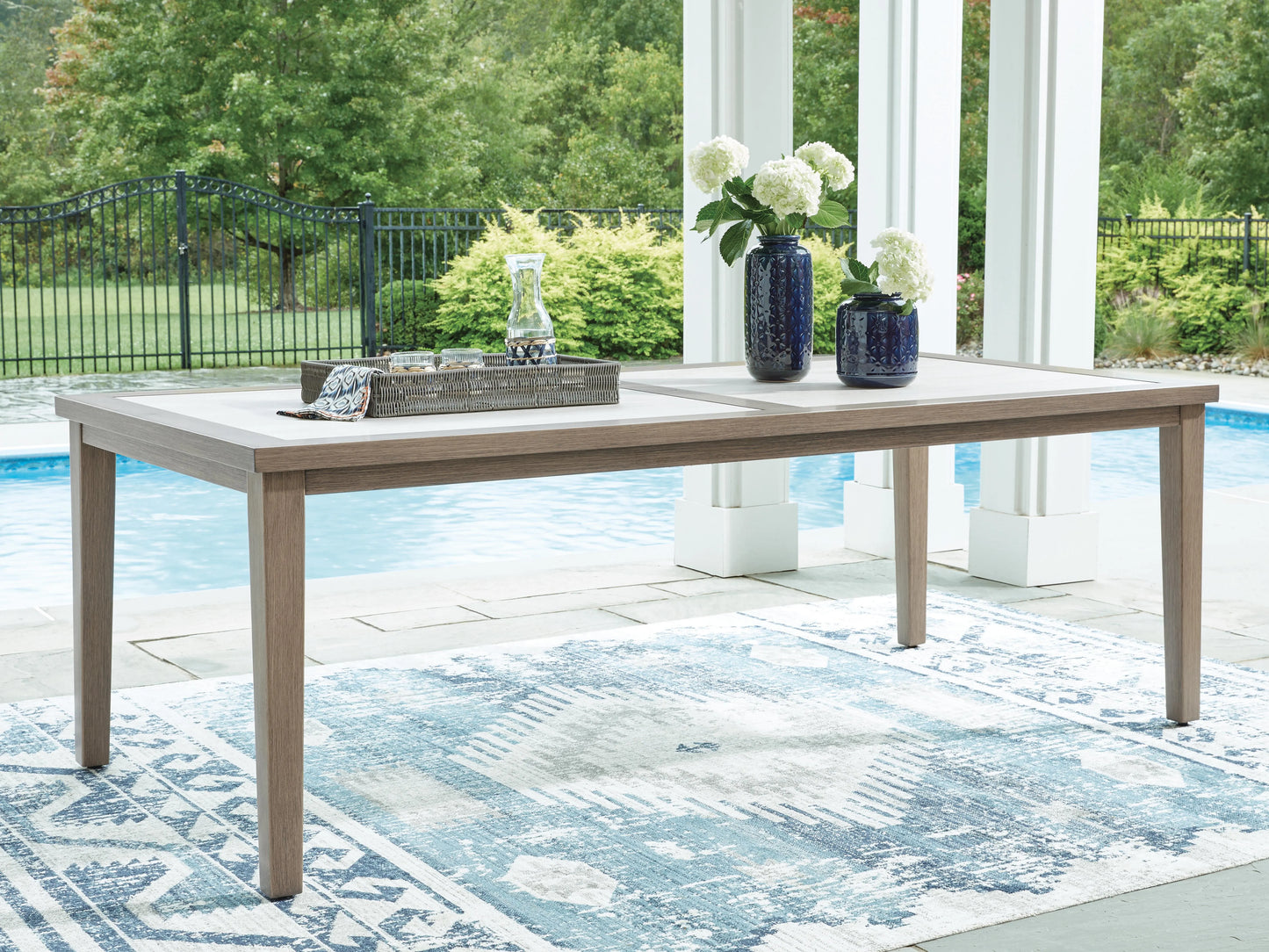 Mesa de comedor Rainier Ranch para exteriores