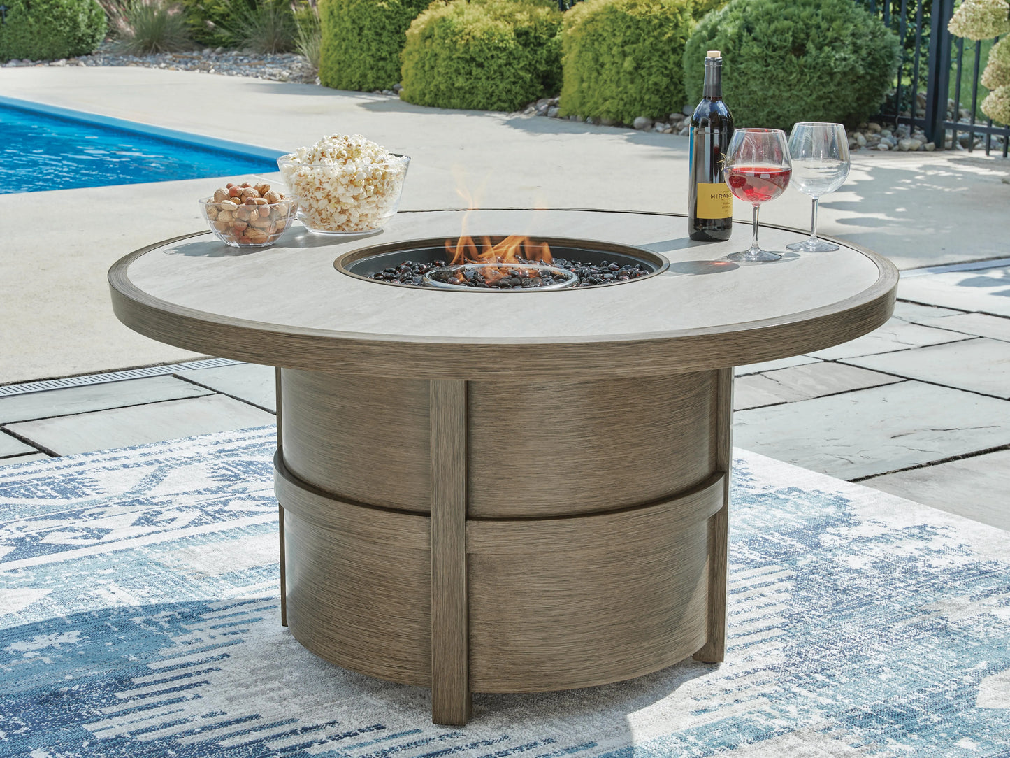 Mesa con fogata Rainier Ranch