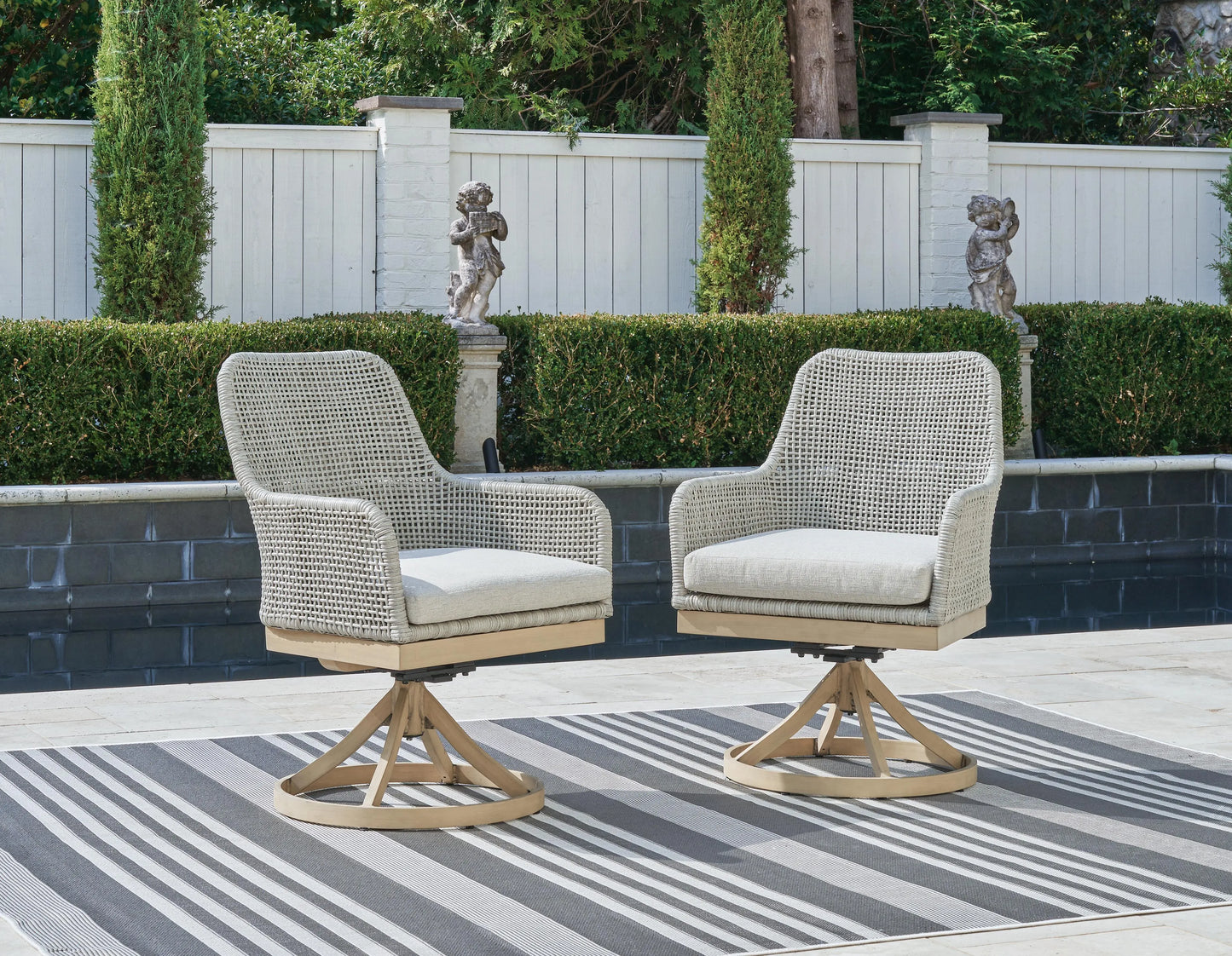 Sillón de comedor giratorio para exteriores Seton Creek (juego de 2)